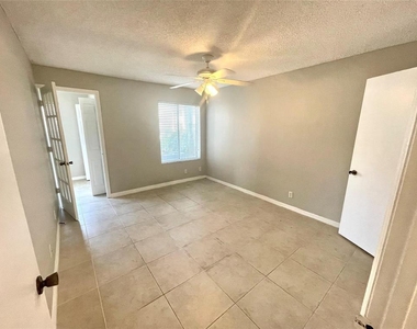 3350 N Pinewalk Dr Drive N - Photo Thumbnail 13