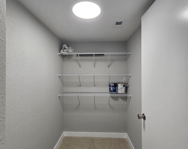 1545 Lake Crystal Drive - Photo Thumbnail 4