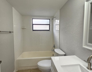 1545 Lake Crystal Drive - Photo Thumbnail 8