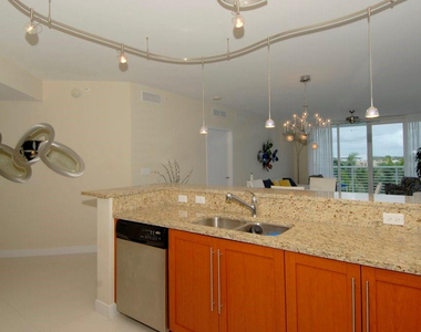 2821 N Ocean Boulevard - Photo Thumbnail 6