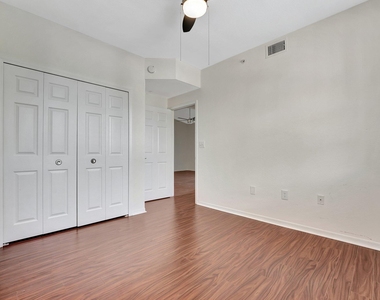 15055 Michelangelo Boulevard - Photo Thumbnail 10
