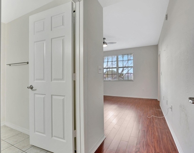 15055 Michelangelo Boulevard - Photo Thumbnail 15