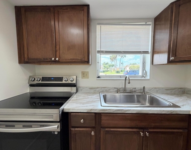 2607 Dudley Drive W - Photo Thumbnail 8