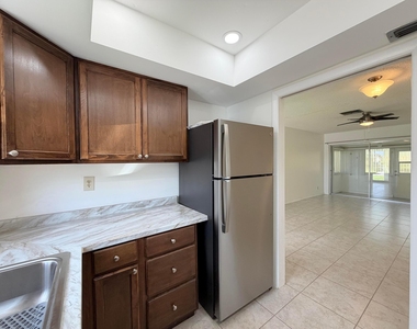 2607 Dudley Drive W - Photo Thumbnail 4