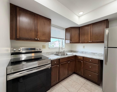 2607 Dudley Drive W - Photo Thumbnail 5