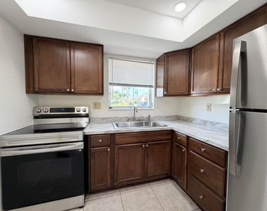 2607 Dudley Drive W - Photo Thumbnail 6