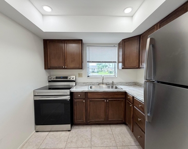 2607 Dudley Drive W - Photo Thumbnail 9