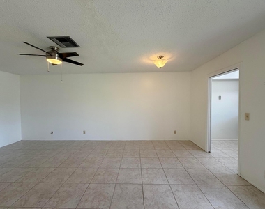 2607 Dudley Drive W - Photo Thumbnail 12