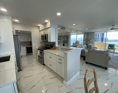5440 N Ocean Drive - Photo Thumbnail 6