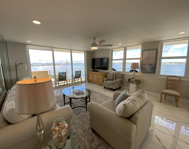 5440 N Ocean Drive - Photo Thumbnail 1