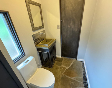 1329 Ne 5th Avenue - Photo Thumbnail 7