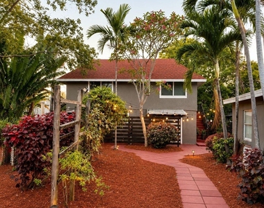1329 Ne 5th Avenue - Photo Thumbnail 2