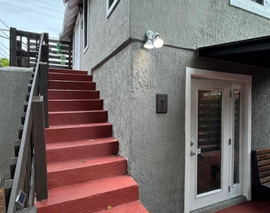 1329 Ne 5th Avenue - Photo Thumbnail 1