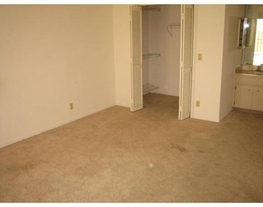 6050 Amberwoods Drive - Photo Thumbnail 5