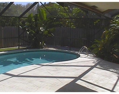 6050 Amberwoods Drive - Photo Thumbnail 10