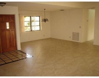 6050 Amberwoods Drive - Photo Thumbnail 3
