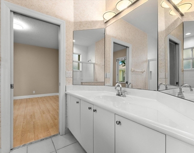 2579 Mayfair Lane - Photo Thumbnail 14