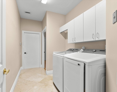 2579 Mayfair Lane - Photo Thumbnail 16