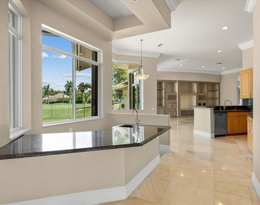 2579 Mayfair Lane - Photo Thumbnail 2