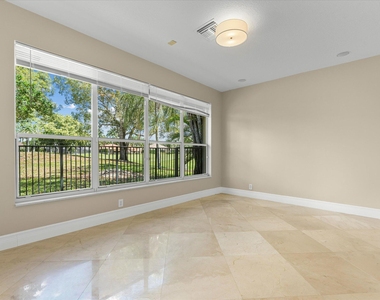 2579 Mayfair Lane - Photo Thumbnail 10