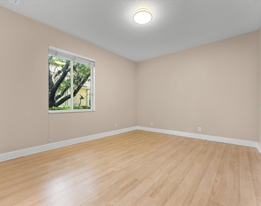 2579 Mayfair Lane - Photo Thumbnail 15
