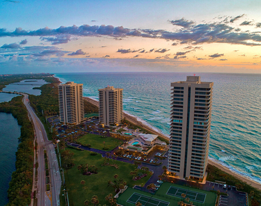 5540 N Ocean Drive - Photo Thumbnail 3