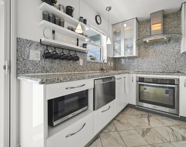 1444 Se 15th Court - Photo Thumbnail 8