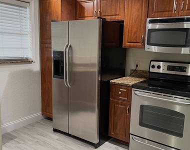 2820 Sw 22nd Avenue - Photo Thumbnail 2