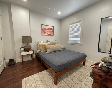 900 Nw 13th Street - Photo Thumbnail 4