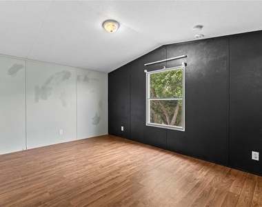 23984 E 1013 Road - Photo Thumbnail 13