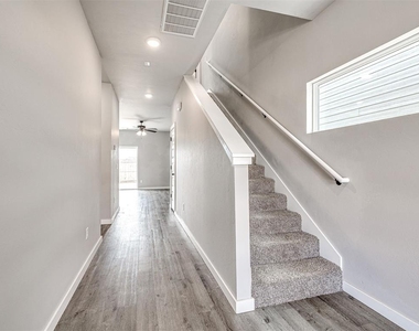 8922 Nw 109th Terrace - Photo Thumbnail 3