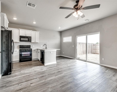 8922 Nw 109th Terrace - Photo Thumbnail 9