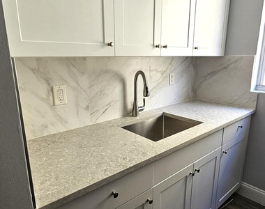 1142 Sw 4th Street - Photo Thumbnail 3