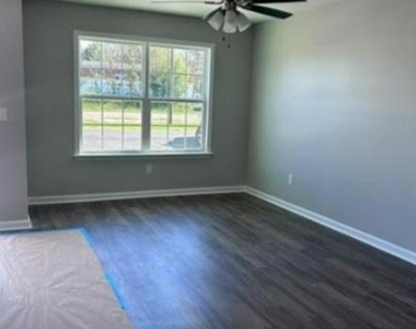 407 N Maple Street - Photo Thumbnail 5