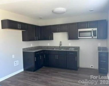 407 N Maple Street - Photo Thumbnail 4