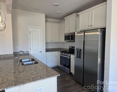 8185 Sheffield Drive - Photo Thumbnail 5