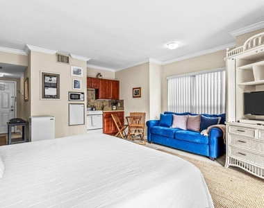 11863 Wimbledon Circle - Photo Thumbnail 2