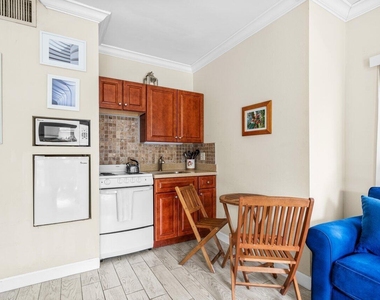 11863 Wimbledon Circle - Photo Thumbnail 16