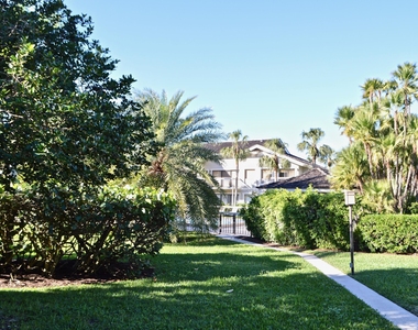 11863 Wimbledon Circle - Photo Thumbnail 9