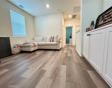 27375 Georgetown - Photo Thumbnail 12