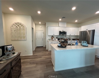 27375 Georgetown - Photo Thumbnail 4