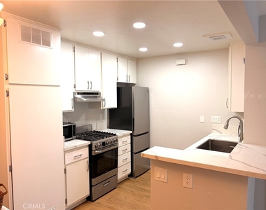 7025 Glade Avenue - Photo Thumbnail 4