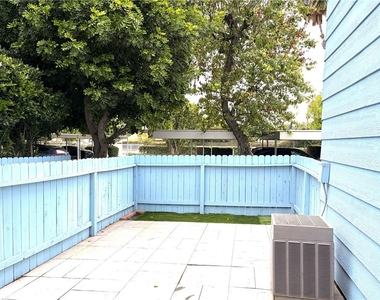 7025 Glade Avenue - Photo Thumbnail 10