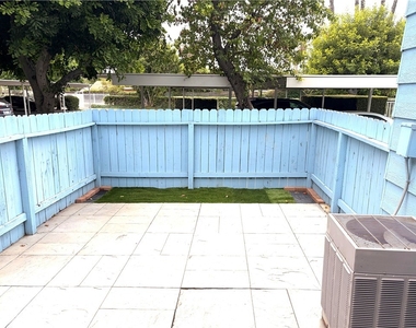 7025 Glade Avenue - Photo Thumbnail 11