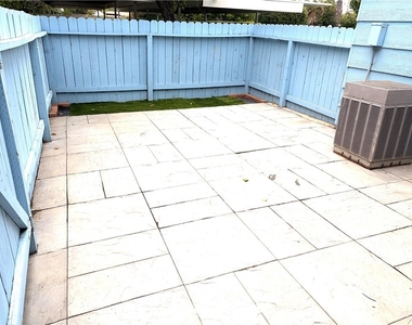 7025 Glade Avenue - Photo Thumbnail 9