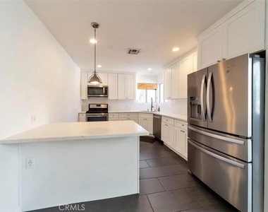 11613 Haynes Street - Photo Thumbnail 4