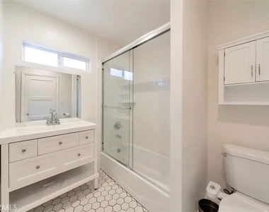 11613 Haynes Street - Photo Thumbnail 6