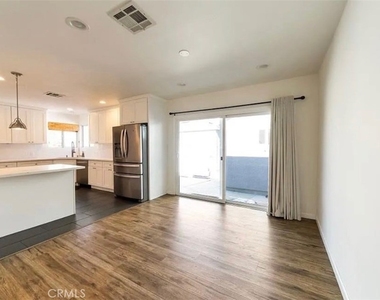 11613 Haynes Street - Photo Thumbnail 2