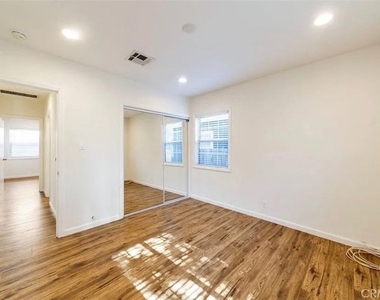 11613 Haynes Street - Photo Thumbnail 7