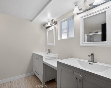 28131 Florence - Photo Thumbnail 22